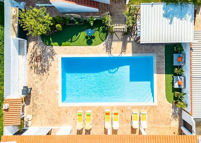 Villa Estrelicia - Pool - Free Wi-fi - New In